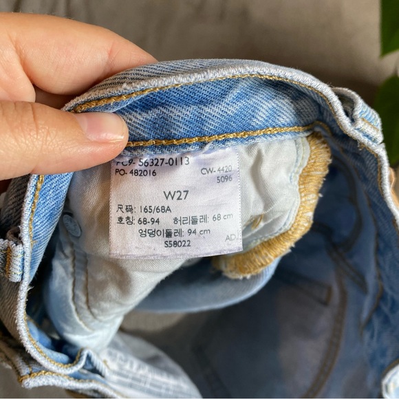 Levi’s size 27 light wash Jean shorts - Picture 4 of 4